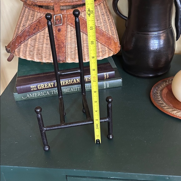 Black Metal Art Picture Frame Stand - Picture 8 of 9